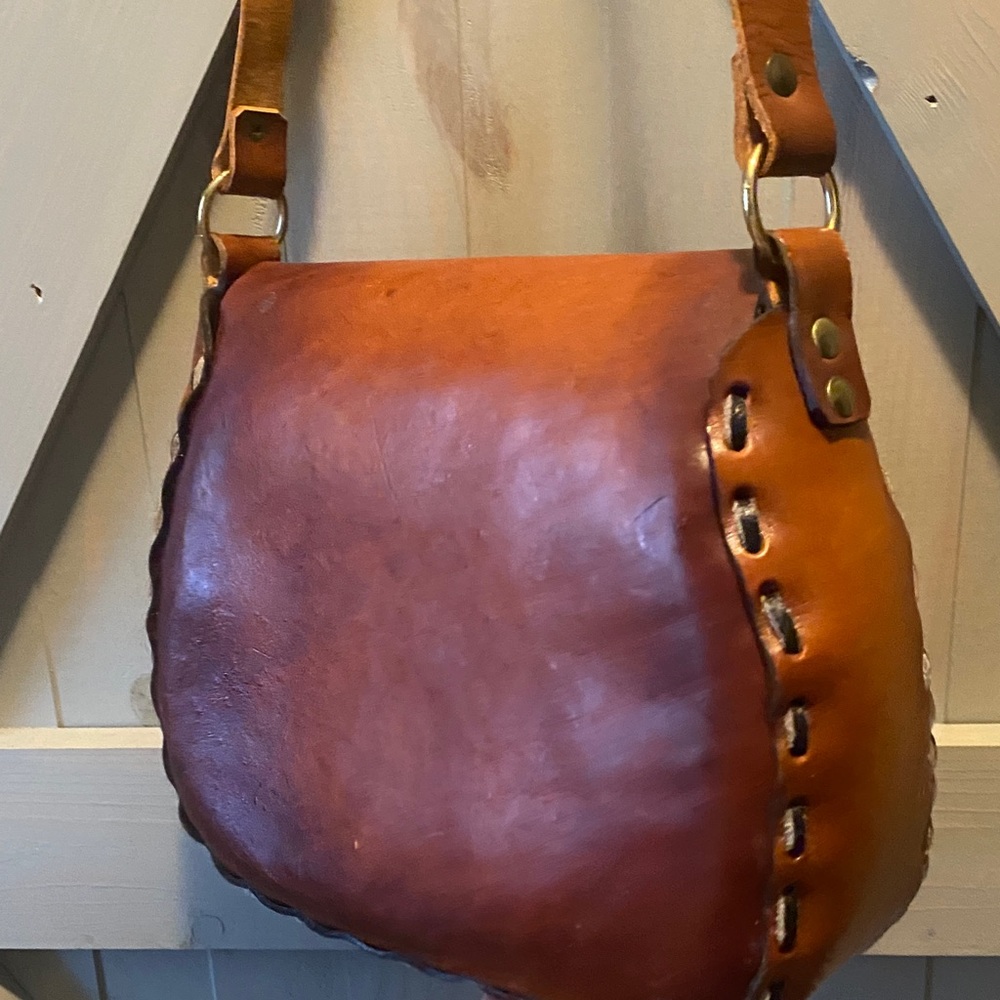 Vintage boho hippie 1970’s Artisan Brown Leather Shoulder Bag with Floral Design - Picture 3 of 13